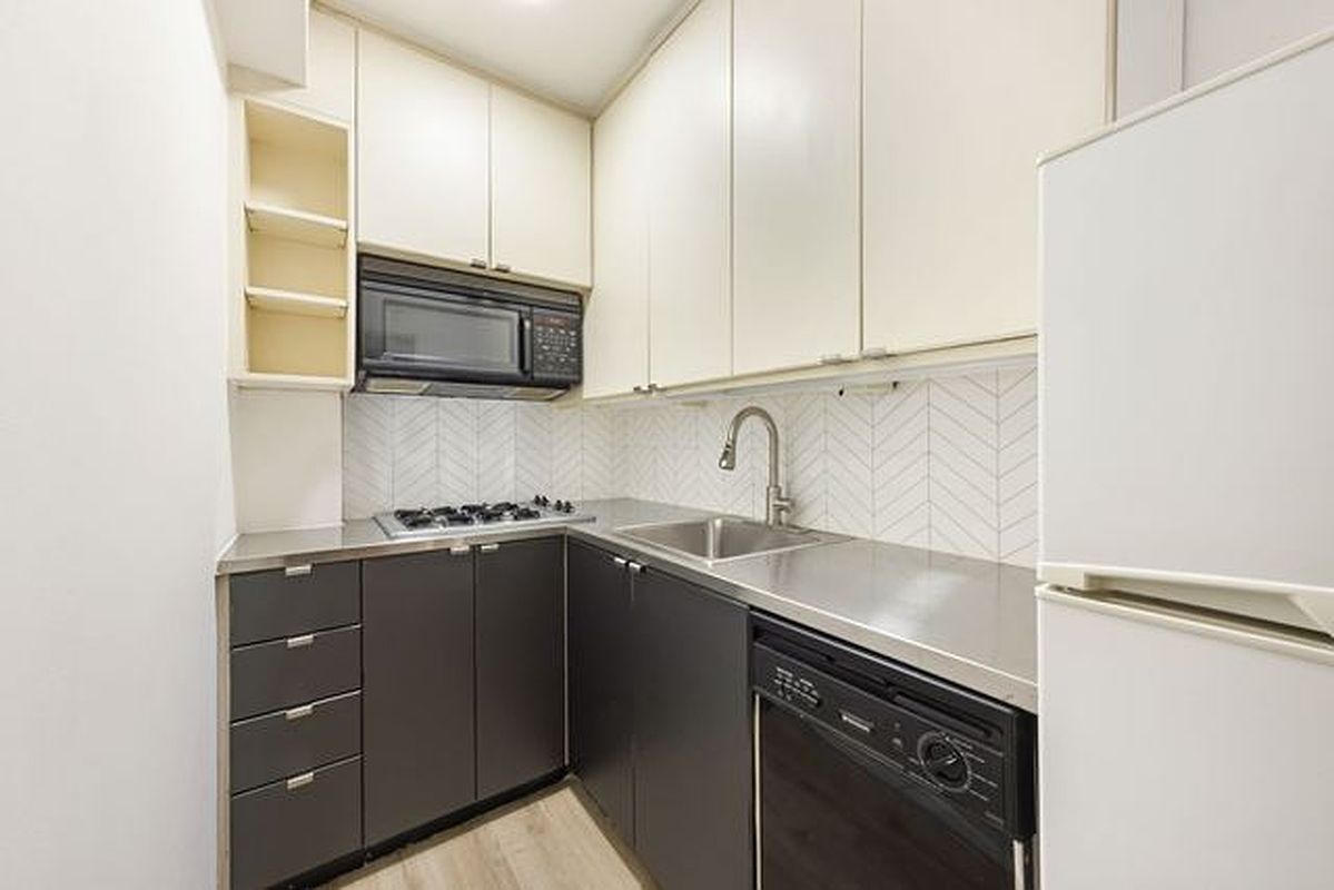 408 West 57th Street 2-G Clinton New York NY 10019