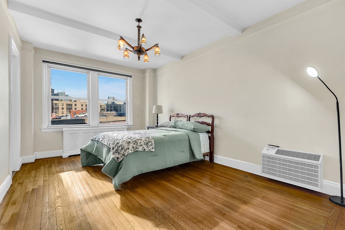 400 East 59th Street 8-F Sutton Place New York NY 10022