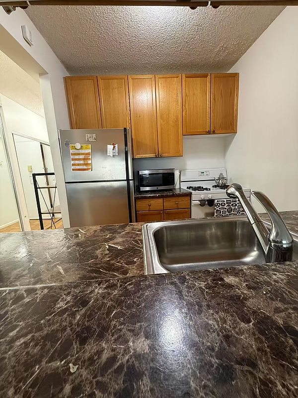 4-74 48th Avenue 4-L Hunters Point Queens NY 11109