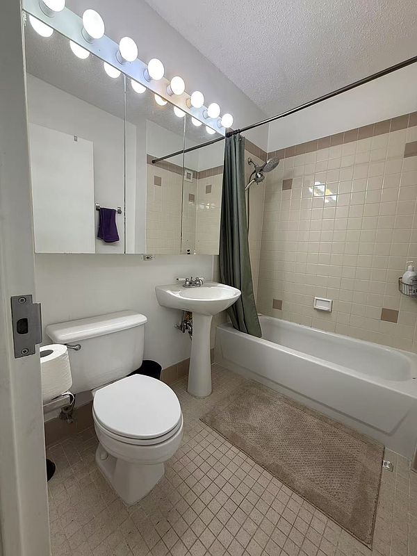 4-74 48th Avenue 4-L Hunters Point Queens NY 11109