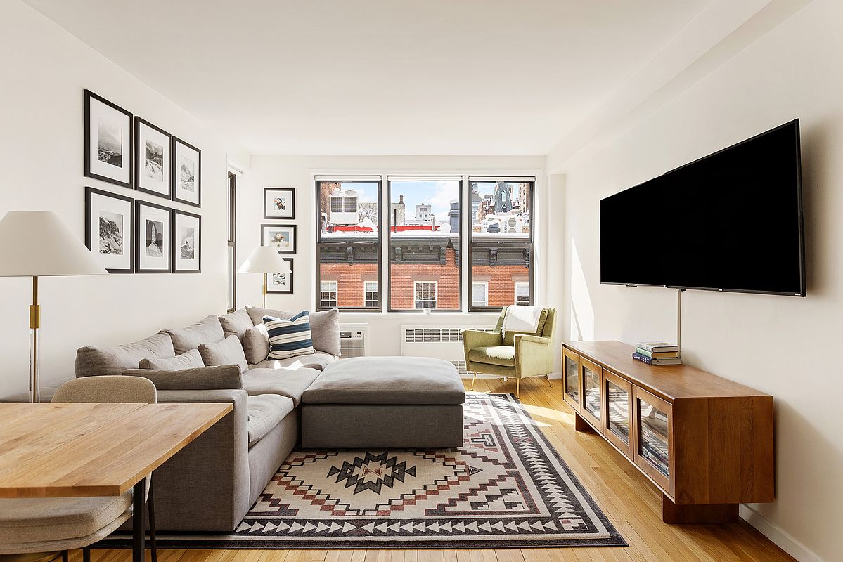 211 East 18th Street 4-P Gramercy Park New York NY 10003
