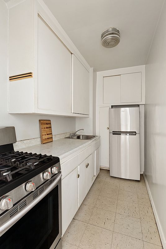 211 East 18th Street 4-P Gramercy Park New York NY 10003