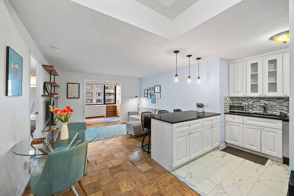 305 East 40th Street 14-O Tudor City New York NY 10016