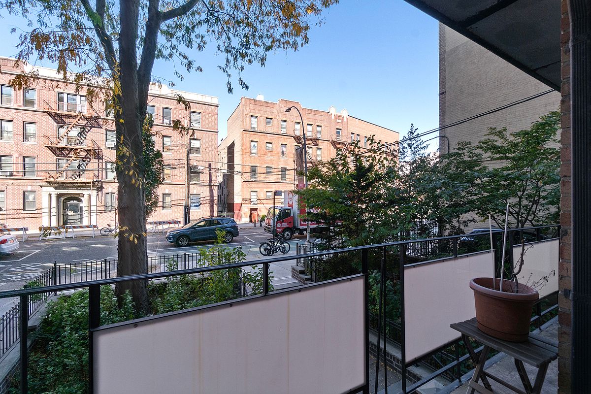 31-23 Crescent Street 1-D Astoria Queens NY 11106