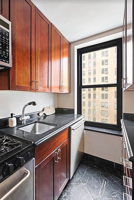 161 West 16th Street 8-K Chelsea New York NY 10011