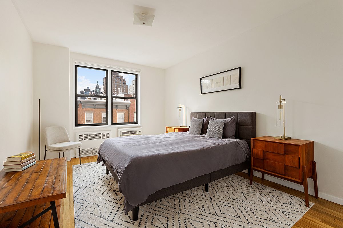 211 East 18th Street 4-P Gramercy Park New York NY 10003
