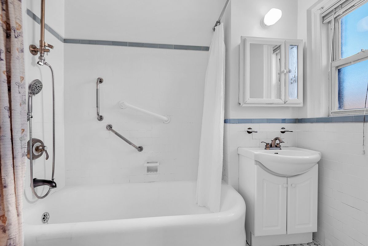 400 East 59th Street 8-F Sutton Place New York NY 10022