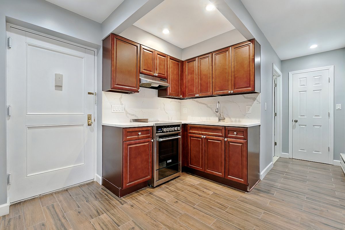 31-23 Crescent Street 1-D Astoria Queens NY 11106
