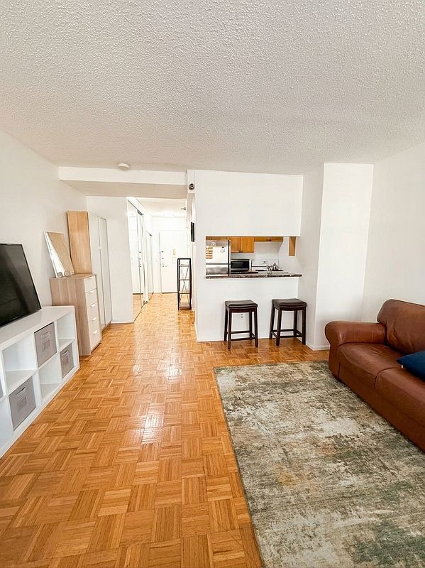4-74 48th Avenue 4-L Hunters Point Queens NY 11109